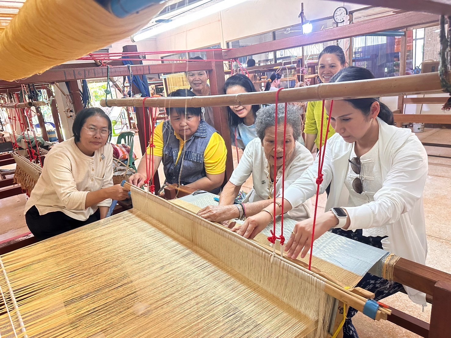 พช.นครพนม   ติดตามการดำเนินงานโครงการทอผ้าไหมเฉลิมพระเกียรติสมเด็จพระเจ้าลูกเธอ เจ้าฟ้าสิริวัณณวรี นารีรัตนราชกัญญา เนื่องในโอกาสทรงเจริญพระชนมายุ ครบ 38 พรรษา 8 มกราคม 2568