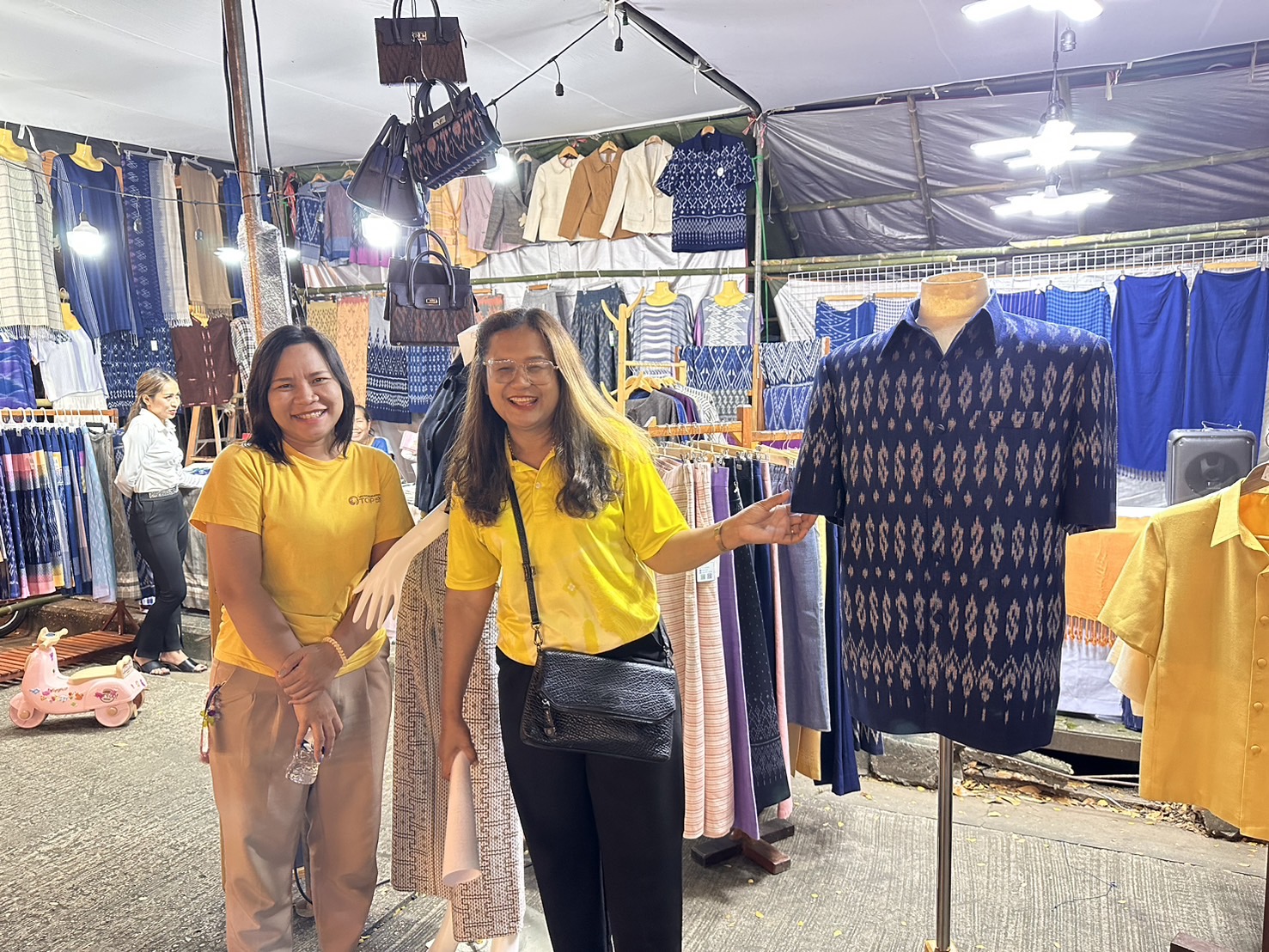พช.นครพนม   ร่วมจัดเเสดงเเละจำหน่ายสินค้า OTOP ในงานประเพณีไหลเรือไฟและงานกาชาดจังหวัดนครพนม ประจำปี 2567