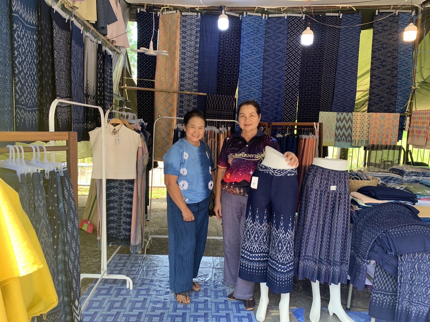 พช.นครพนม   ร่วมจัดเเสดงเเละจำหน่ายสินค้า OTOP ในงานประเพณีไหลเรือไฟและงานกาชาดจังหวัดนครพนม ประจำปี 2567