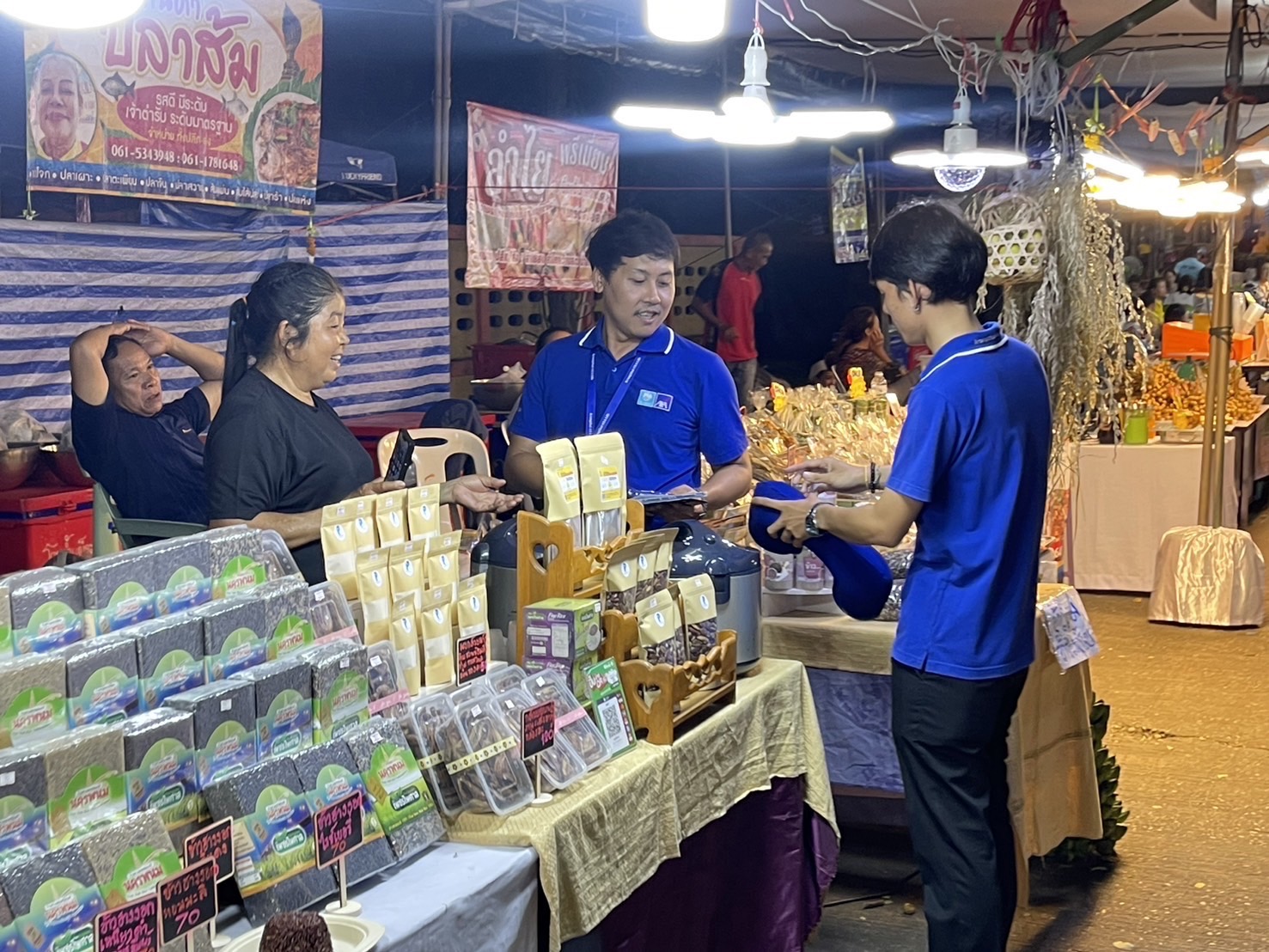 พช.นครพนม   ร่วมจัดเเสดงเเละจำหน่ายสินค้า OTOP ในงานประเพณีไหลเรือไฟและงานกาชาดจังหวัดนครพนม ประจำปี 2567