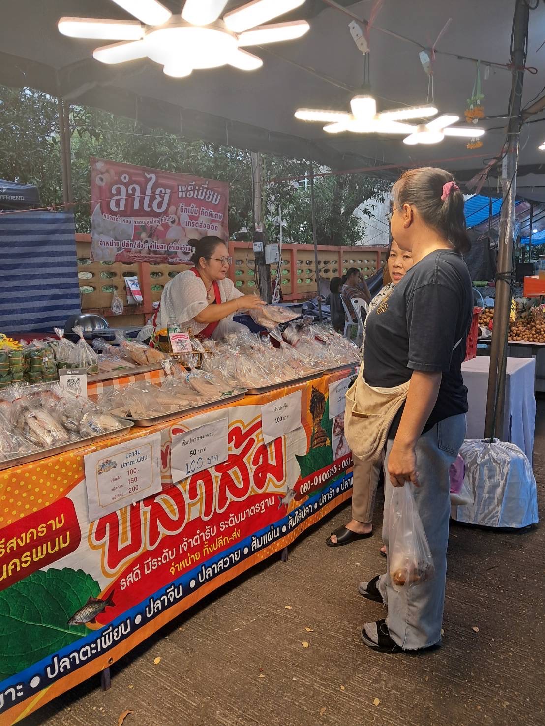 พช.นครพนม   ร่วมจัดเเสดงเเละจำหน่ายสินค้า OTOP ในงานประเพณีไหลเรือไฟและงานกาชาดจังหวัดนครพนม ประจำปี 2567