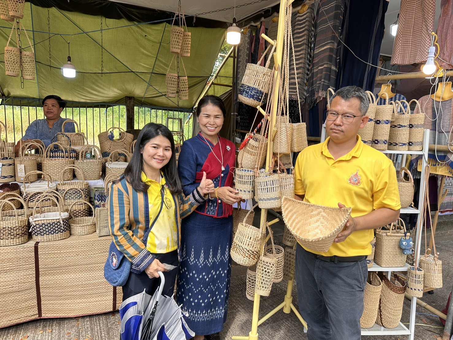 พช.นครพนม   ร่วมจัดเเสดงเเละจำหน่ายสินค้า OTOP ในงานประเพณีไหลเรือไฟและงานกาชาดจังหวัดนครพนม ประจำปี 2567