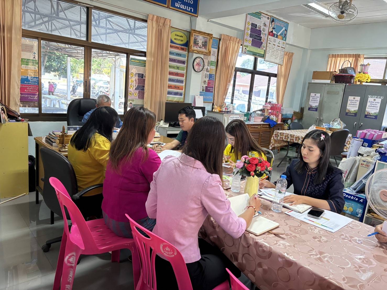 พช.นครพนม ติดตามสนับสนุนการดำเนินงานบริหารจัดการหนี้กองทุนพัฒนาบทบาทสตรี อำเภอธาตุพนม