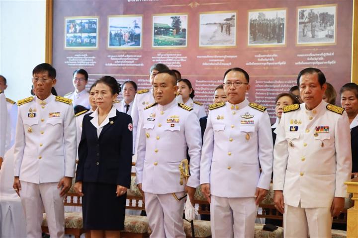 พช.นครพนม ร่วมพิธีวางพานพุ่มดอกไม้สด ถวายสักการะน้อมรำลึกในพระมหากรุณาธิคุณพระบาทสมเด็จพระบรมชนกาธิเบศร มหาภูมิพลอดุลยเดชมหาราช บรมนาถบพิตร เนื่องใน “วันพระบิดาแห่งฝนหลวง” ประจำปี 2567