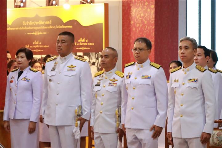 พช.นครพนม ร่วมพิธีวางพานพุ่มดอกไม้สด ถวายสักการะน้อมรำลึกในพระมหากรุณาธิคุณพระบาทสมเด็จพระบรมชนกาธิเบศร มหาภูมิพลอดุลยเดชมหาราช บรมนาถบพิตร เนื่องใน “วันพระบิดาแห่งฝนหลวง” ประจำปี 2567