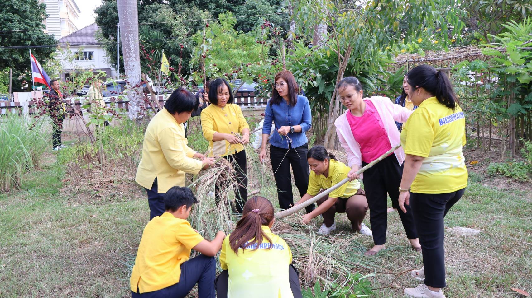 รองผู้ว่าฯ นครพนม น้อมนำแนวพระราชดำริของสมเด็จพระกนิษฐาธิราชเจ้า กรมสมเด็จพระเทพรัตนราชสุดาฯ สยามบรมราชกุมารี สู่ปฏิบัติการปลูกผักสวนครัว เพื่อสร้างความมั่นคงทางอาหาร ประจำปีงบประมาณ พ.ศ. 2568 (THE CONCEPTS OF CHANGE FOR 5 G) “ปรับเปลี่ยนดี ชีวีมีสุข”