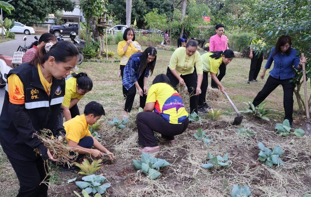 รองผู้ว่าฯ นครพนม น้อมนำแนวพระราชดำริของสมเด็จพระกนิษฐาธิราชเจ้า กรมสมเด็จพระเทพรัตนราชสุดาฯ สยามบรมราชกุมารี สู่ปฏิบัติการปลูกผักสวนครัว เพื่อสร้างความมั่นคงทางอาหาร ประจำปีงบประมาณ พ.ศ. 2568 (THE CONCEPTS OF CHANGE FOR 5 G) “ปรับเปลี่ยนดี ชีวีมีสุข”