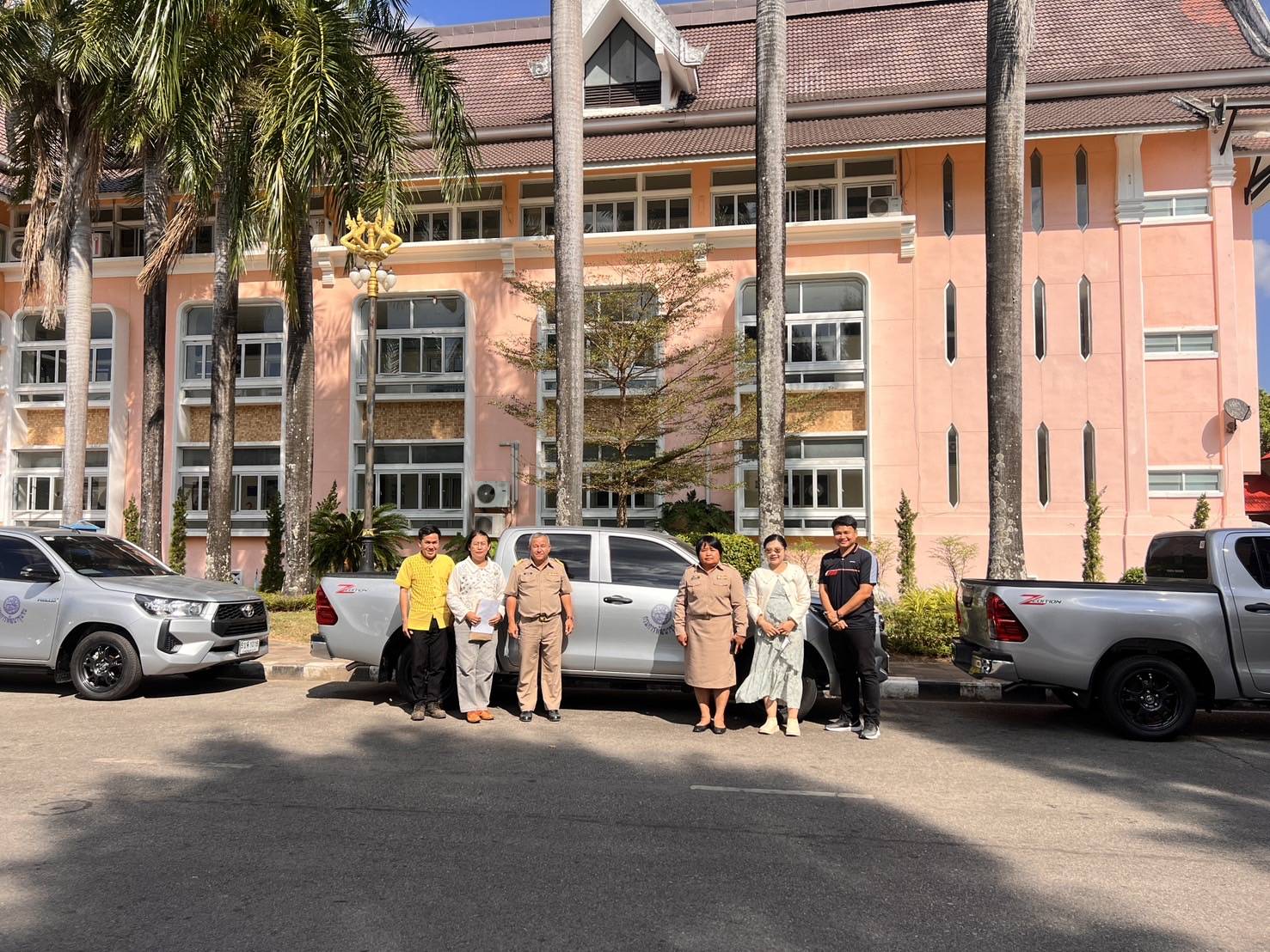 พช.นครพนม รับมอบครุภัณฑ์ยานพาหนะและขนส่ง รถบรรทุก (ดีเชล) เพื่อใช้ในการปฏิบัติราชการของสำนักงานพัฒนาชุมชนจังหวัดและอำเภอ