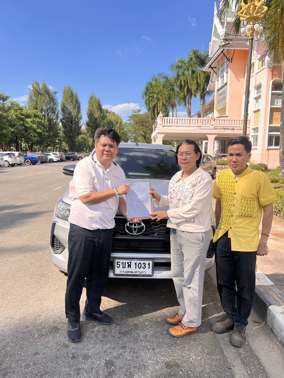พช.นครพนม รับมอบครุภัณฑ์ยานพาหนะและขนส่ง รถบรรทุก (ดีเชล) เพื่อใช้ในการปฏิบัติราชการของสำนักงานพัฒนาชุมชนจังหวัดและอำเภอ