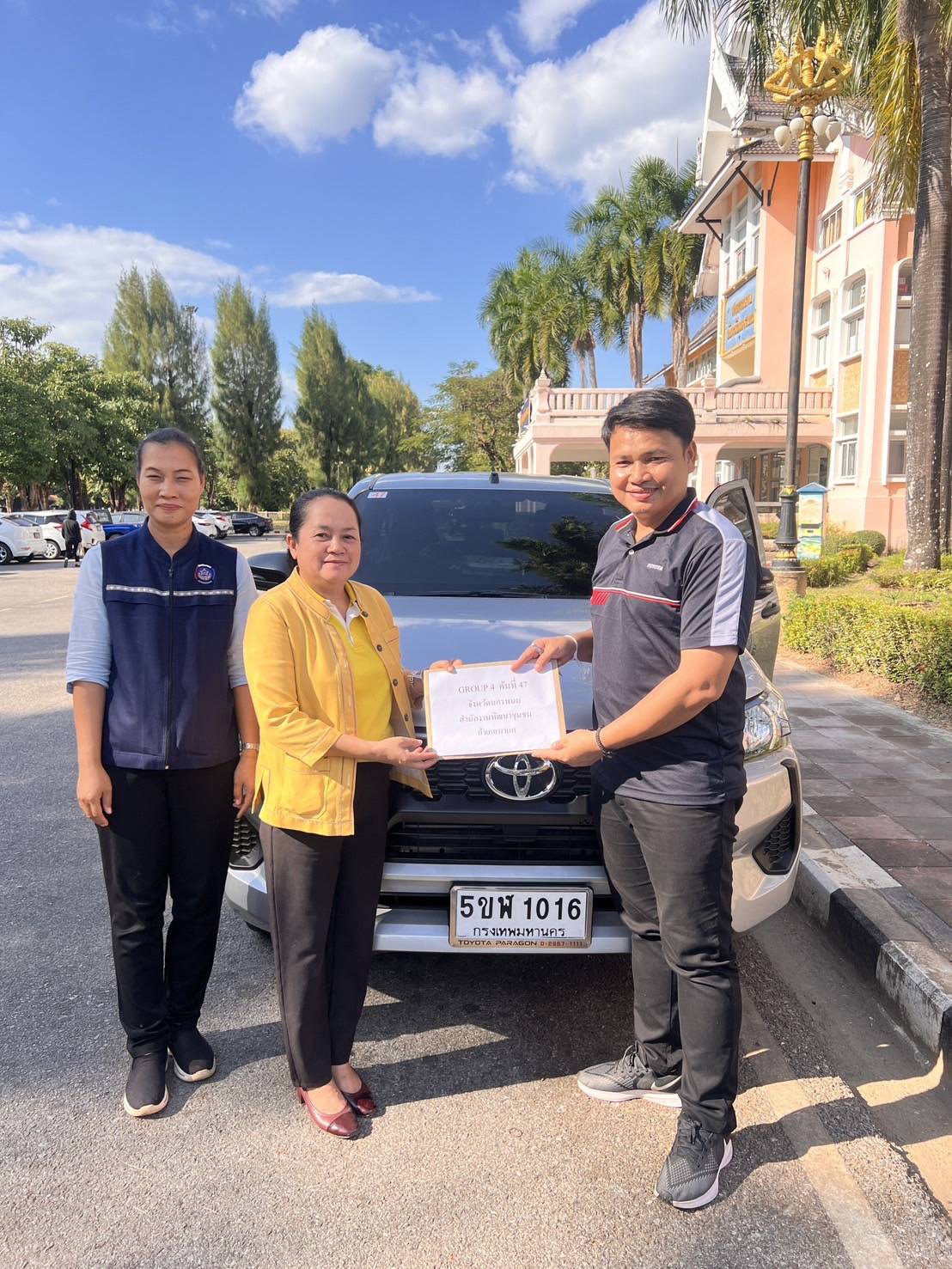 พช.นครพนม รับมอบครุภัณฑ์ยานพาหนะและขนส่ง รถบรรทุก (ดีเชล) เพื่อใช้ในการปฏิบัติราชการของสำนักงานพัฒนาชุมชนจังหวัดและอำเภอ