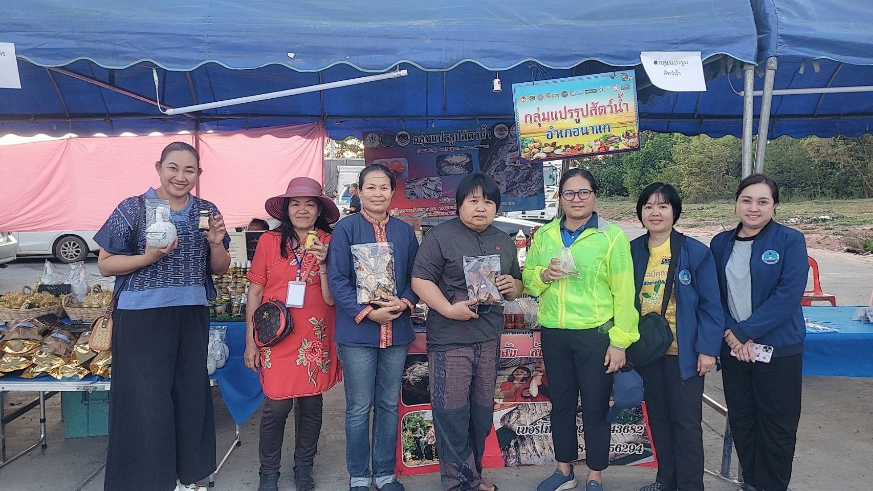 พช.นครพนม สนับสนุน ผู้ผลิต ผู้ประกอบการ OTOP เข้าร่วมแสดงและจำหน่ายสินค้าในงานการแข่งขันเดิน-วิ่ง ข้ามโขง “นครพนม-คำม่วน มาราธอน 2567” ครั้งที่ 6