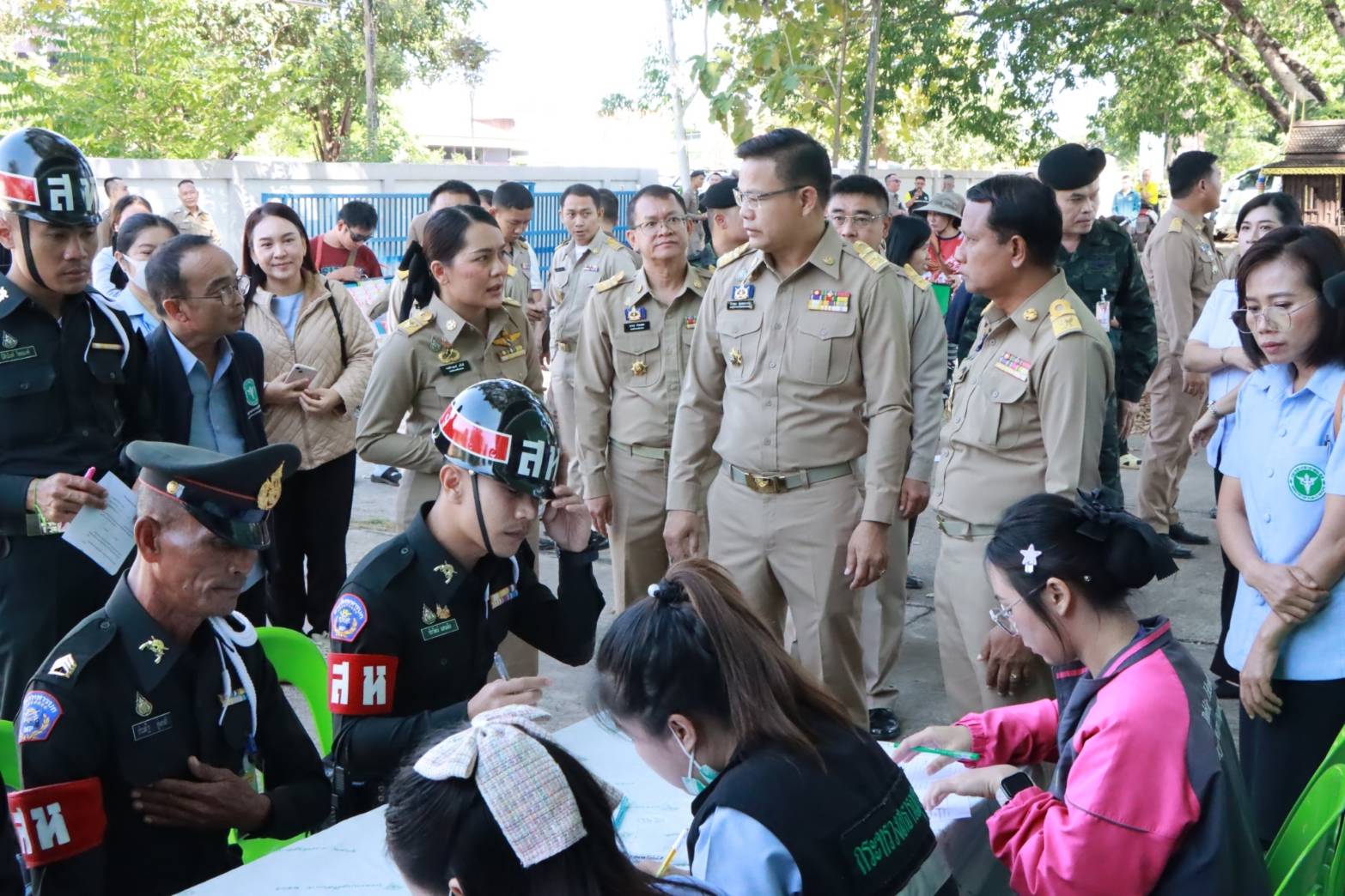 นครพนม เดินหน้าขจัดภัยยาเสพติด สร้างชุมชนปลอดภัย​ปฏิบัติการเชิงรุกเอกซเรย์ ตรวจปัสสาวะ “กลุ่มเสี่ยงยาเสพติด”