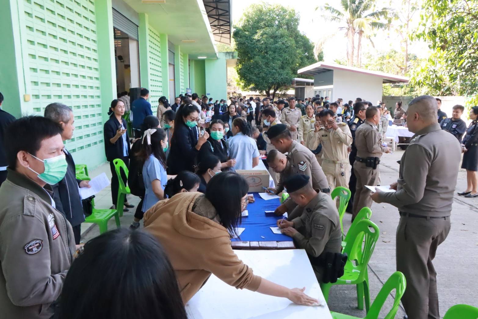 นครพนม เดินหน้าขจัดภัยยาเสพติด สร้างชุมชนปลอดภัย​ปฏิบัติการเชิงรุกเอกซเรย์ ตรวจปัสสาวะ “กลุ่มเสี่ยงยาเสพติด”