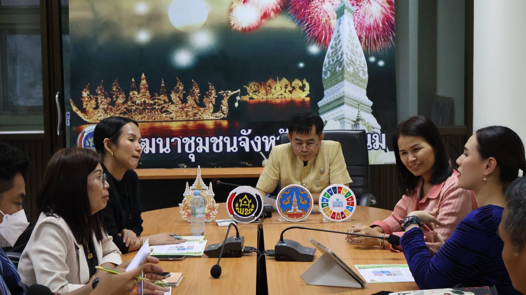 พช.นครพนม ร่วมกับ มหาวิทยาลัยนครพนม ประชุมหารือนำเสนอชุดเสื้อผ้าไทยสำหรับ ครม.สัญจร ที่มีกำหนดมาจัดประชุมขึ้นที่จังหวัดนครพนมในช่วงเดือนมกราคม 2568