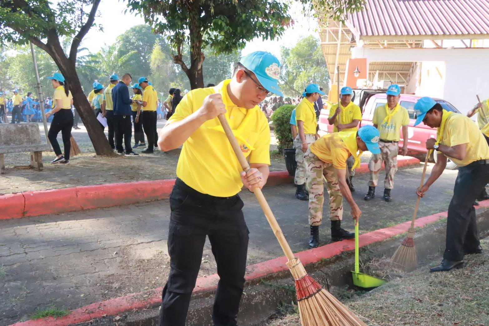 พช.นครพนม ร่วมกิจกรรมจิตอาสาเนื่องในวันคล้ายวันพระบรมราชสมภพ พระบาทสมเด็จพระบรมชนกาธิเบศร มหาภูมิพลอดุลยเดชมหาราช บรมนาถบพิตร วันชาติ และวันพ่อแห่งชาติ 5 ธันวาคม 2567