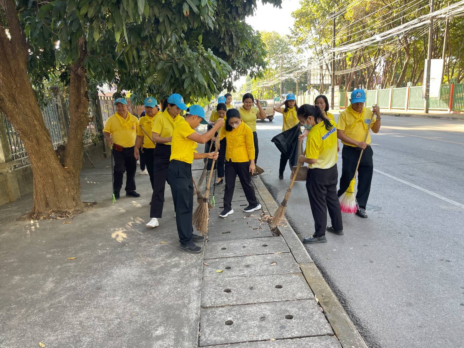 พช.นครพนม ร่วมกิจกรรมจิตอาสาเนื่องในวันคล้ายวันพระบรมราชสมภพ พระบาทสมเด็จพระบรมชนกาธิเบศร มหาภูมิพลอดุลยเดชมหาราช บรมนาถบพิตร วันชาติ และวันพ่อแห่งชาติ 5 ธันวาคม 2567