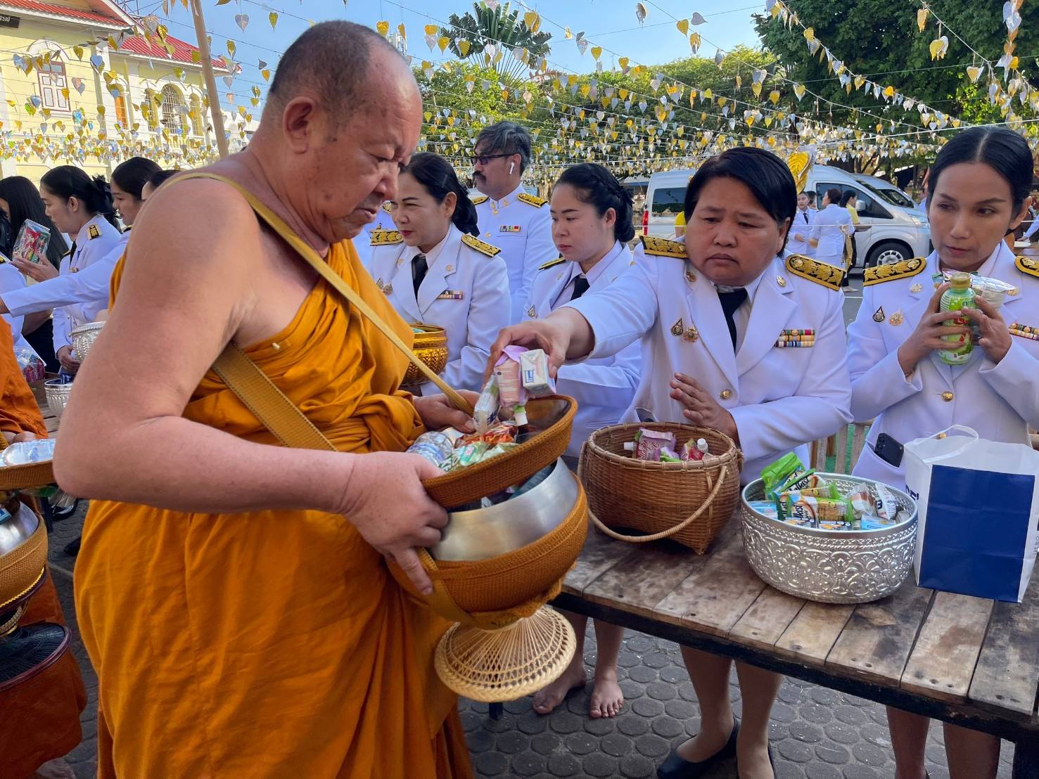 พช.นครพนม ร่วมพิธีทำบุญตักบาตรถวายพระราชกุศล และพิธีวางพานพุ่มดอกไม้ เนื่องในวันคล้ายวันพระบรมราชสมภพ พระบาทสมเด็จพระบรมชนกาธิเบศร มหาภูมิพลอดุลยเดชมหาราช บรมนาถบพิตร วันชาติ และวันพ่อแห่งชาติ 5 ธันวาคม 2567