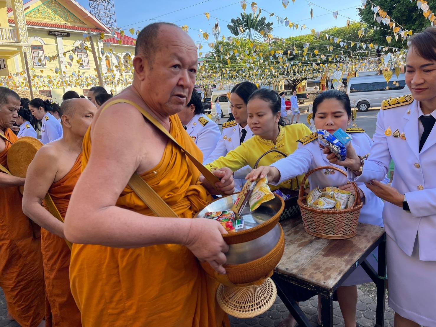 พช.นครพนม ร่วมพิธีทำบุญตักบาตรถวายพระราชกุศล และพิธีวางพานพุ่มดอกไม้ เนื่องในวันคล้ายวันพระบรมราชสมภพ พระบาทสมเด็จพระบรมชนกาธิเบศร มหาภูมิพลอดุลยเดชมหาราช บรมนาถบพิตร วันชาติ และวันพ่อแห่งชาติ 5 ธันวาคม 2567
