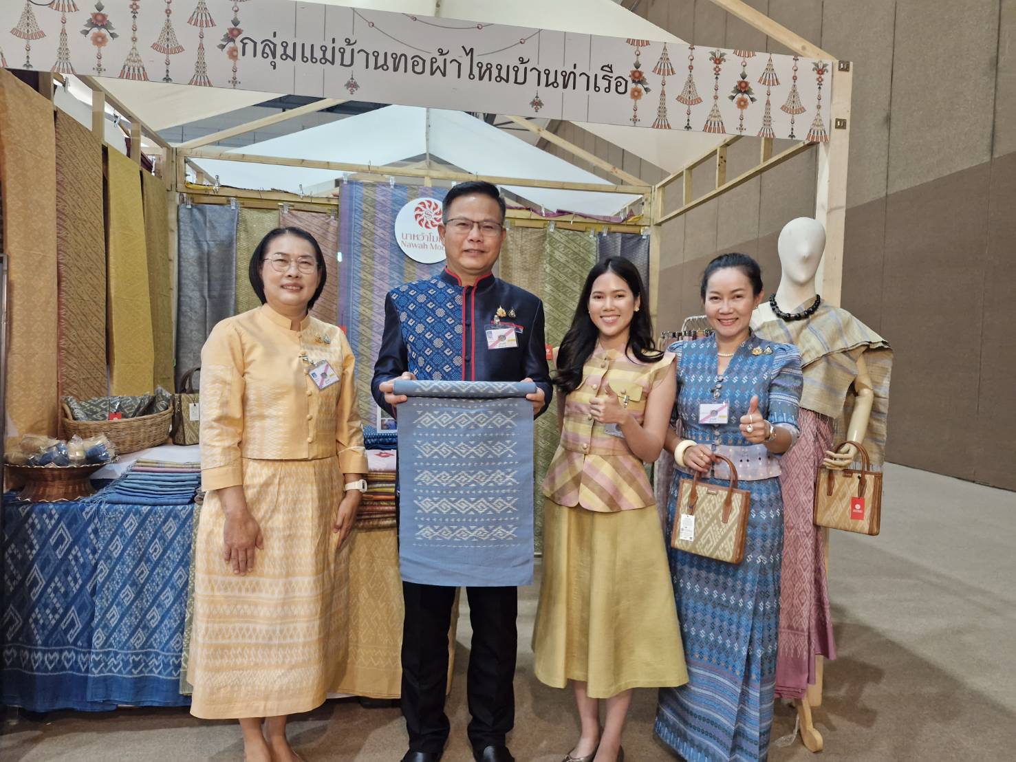 รอง ผวจ.นครพนม ร่วมรับเสด็จสมเด็จพระเจ้าลูกเธอ เจ้าฟ้าสิริวัณณวรี นารีรัตนราชกัญญา เสด็จเป็นองค์ประธานในพิธีเปิดงาน Silk Festival 2024 สู่การพัฒนาที่ยังยืน ภายใต้แนวคิด Silk Success Sustainability ต่อยอดภูมิปัญญาผ้าไทย เพื่อยกระดับสู่สากล และพัฒนาอย่างยั่งยืน จัดโดยกรมการพัฒนาชุมชน กระทรวงมหาดไทย