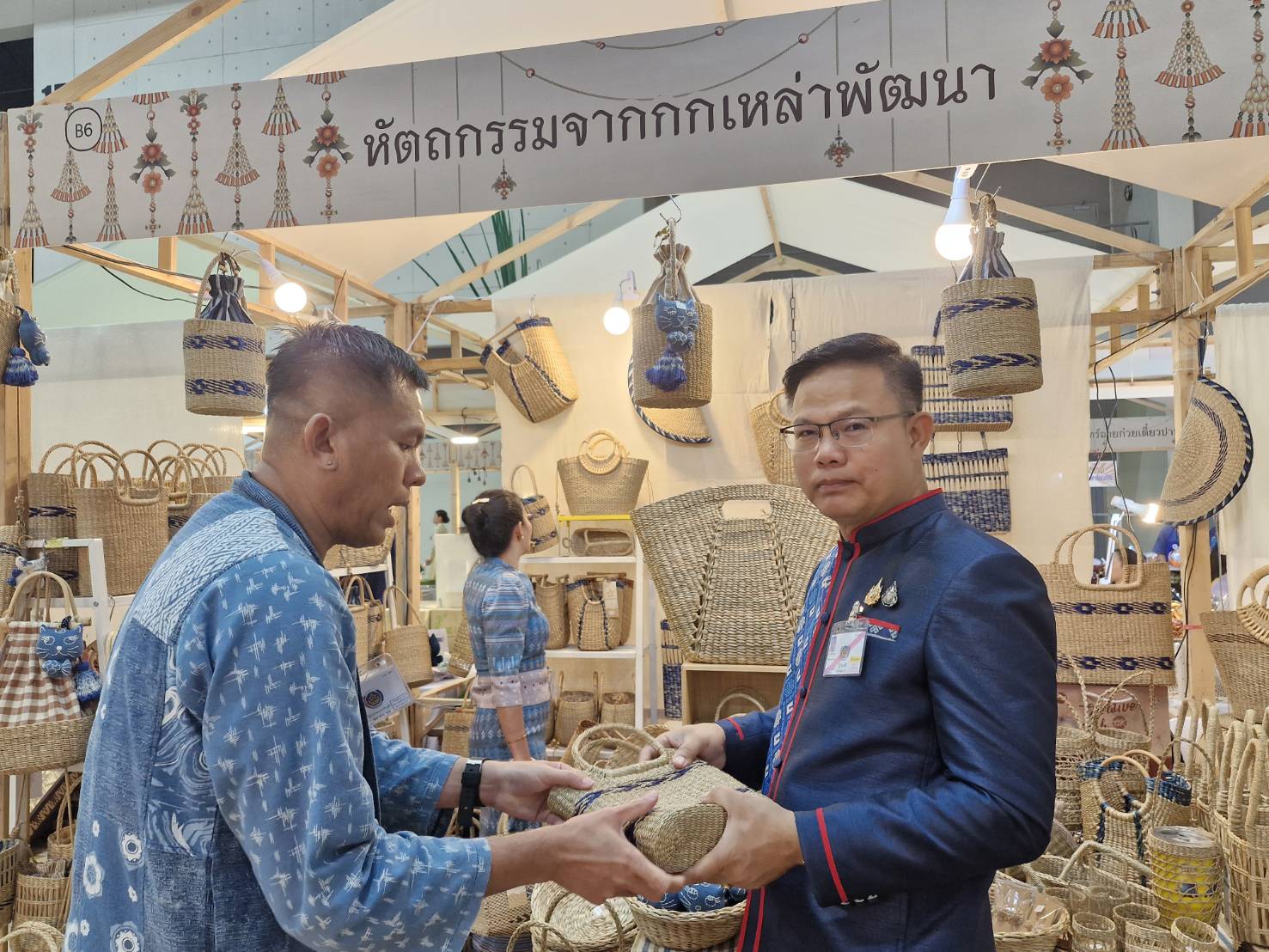 รอง ผวจ.นครพนม ร่วมรับเสด็จสมเด็จพระเจ้าลูกเธอ เจ้าฟ้าสิริวัณณวรี นารีรัตนราชกัญญา เสด็จเป็นองค์ประธานในพิธีเปิดงาน Silk Festival 2024 สู่การพัฒนาที่ยังยืน ภายใต้แนวคิด Silk Success Sustainability ต่อยอดภูมิปัญญาผ้าไทย เพื่อยกระดับสู่สากล และพัฒนาอย่างยั่งยืน จัดโดยกรมการพัฒนาชุมชน กระทรวงมหาดไทย