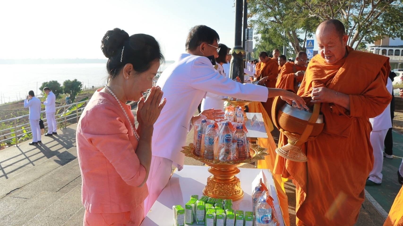 พช.นครพนม ร่วมพิธีเจริญพระพุทธมนต์และพิธีตักบาตรเฉลิมพระเกียรติเนื่องในวันคล้ายวันประสูติ สมเด็จพระเจ้าลูกเธอ เจ้าฟ้าพัชรกิติยาภา นเรนทิราเทพยวดี กรมหลวงราชสาริณีสิริพัชร มหาวัชรราชธิดา