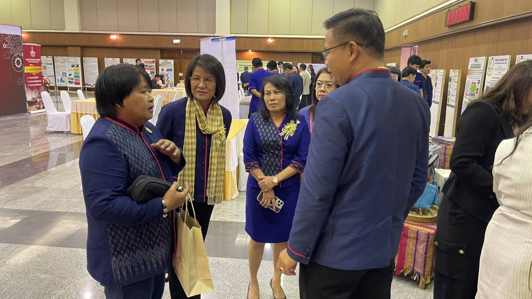 พช.นครพนม ร่วมประชุมต้อนรับนักลงทุนจากประเทศจีน “โครงการแลกเปลี่ยนเรียนรู้แนวทางการลงทุนในเขตเศรษฐกิจพิเศษ ของนักลงทุนจีน ร่วมกับ มหาวิทยาลัยนครพนม และจังหวัดนครพนม ครั้งที่ 1/2567”