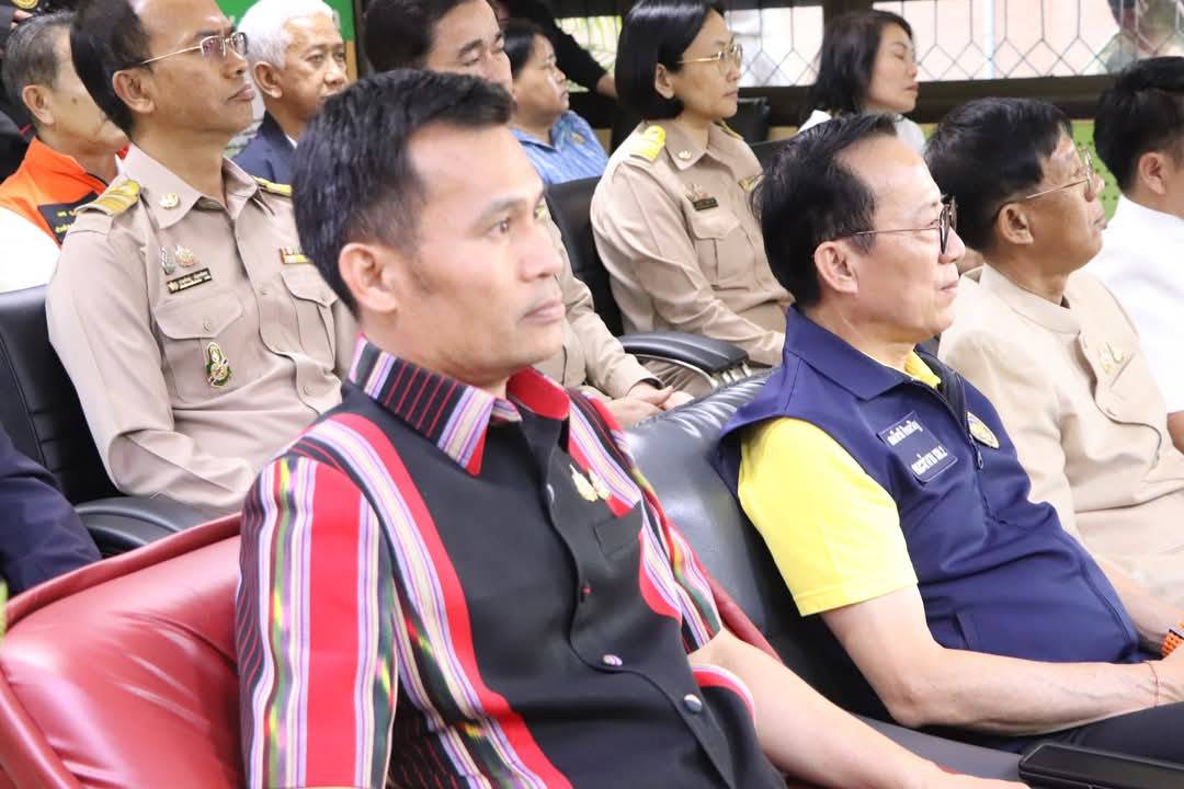 พช.นครพนม ร่วมให้การต้อนรับ ในโอกาส มท.2 ลงพื้นที่ตรวจราชการและมอบนโยบายสำคัญของรัฐบาล ติดตามการรักษามาตรฐานศูนย์ราชการสะดวก และตรวจติดตามโครงการเดินสำรวจออกโฉนดที่ดินและรังวัดรูปแบบโฉนดที่ดิน พื้นที่อำเภอปลาปาก วังยางและนาแก