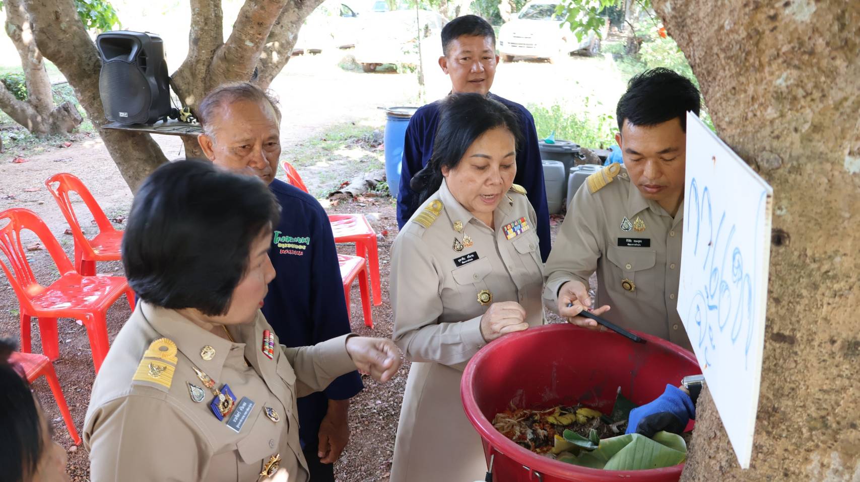 ผู้ตรวจราชการกรมการพัฒนาชุมชน นางนวลจันทร์ ศรีมงคล ปฏิบัติหน้าที่ผู้อำนวยการศูนย์ศึกษาและพัฒนาชุมชนอุบลราชธานี ลงพื้นที่ตรวจราชการมุ่งขับเคลื่อนพัฒนางานพัฒนาชุมชน ภายใต้ งาน งบ ระบบ คน อย่างมีประสิทธิภาพ พื้นที่จังหวัดนครพนม