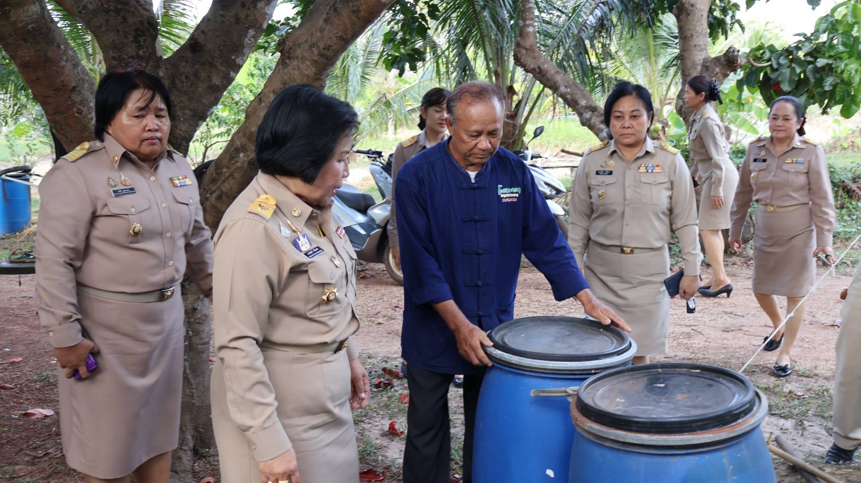 ผู้ตรวจราชการกรมการพัฒนาชุมชน นางนวลจันทร์ ศรีมงคล ปฏิบัติหน้าที่ผู้อำนวยการศูนย์ศึกษาและพัฒนาชุมชนอุบลราชธานี ลงพื้นที่ตรวจราชการมุ่งขับเคลื่อนพัฒนางานพัฒนาชุมชน ภายใต้ งาน งบ ระบบ คน อย่างมีประสิทธิภาพ พื้นที่จังหวัดนครพนม
