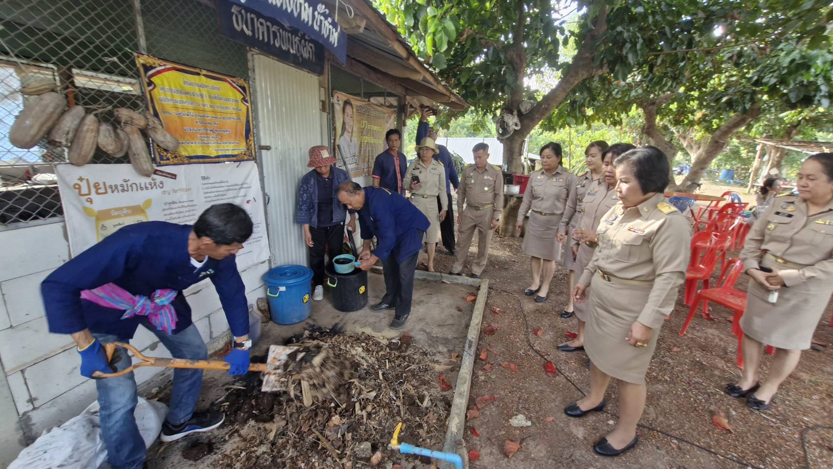 ผู้ตรวจราชการกรมการพัฒนาชุมชน นางนวลจันทร์ ศรีมงคล ปฏิบัติหน้าที่ผู้อำนวยการศูนย์ศึกษาและพัฒนาชุมชนอุบลราชธานี ลงพื้นที่ตรวจราชการมุ่งขับเคลื่อนพัฒนางานพัฒนาชุมชน ภายใต้ งาน งบ ระบบ คน อย่างมีประสิทธิภาพ พื้นที่จังหวัดนครพนม