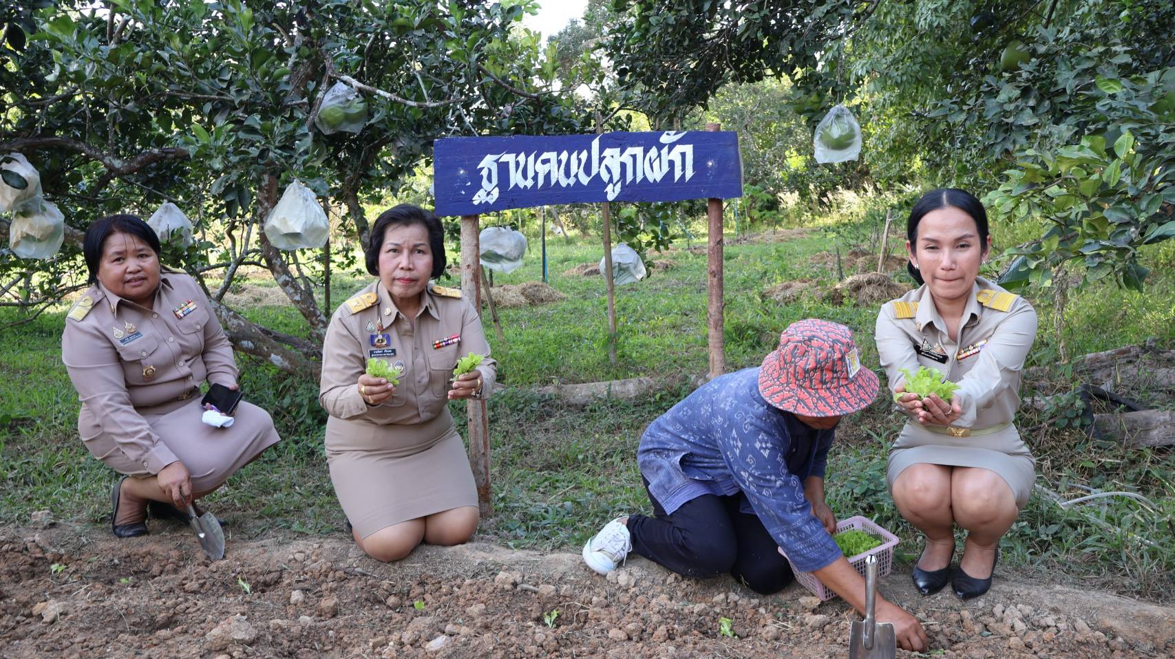 ผู้ตรวจราชการกรมการพัฒนาชุมชน นางนวลจันทร์ ศรีมงคล ปฏิบัติหน้าที่ผู้อำนวยการศูนย์ศึกษาและพัฒนาชุมชนอุบลราชธานี ลงพื้นที่ตรวจราชการมุ่งขับเคลื่อนพัฒนางานพัฒนาชุมชน ภายใต้ งาน งบ ระบบ คน อย่างมีประสิทธิภาพ พื้นที่จังหวัดนครพนม