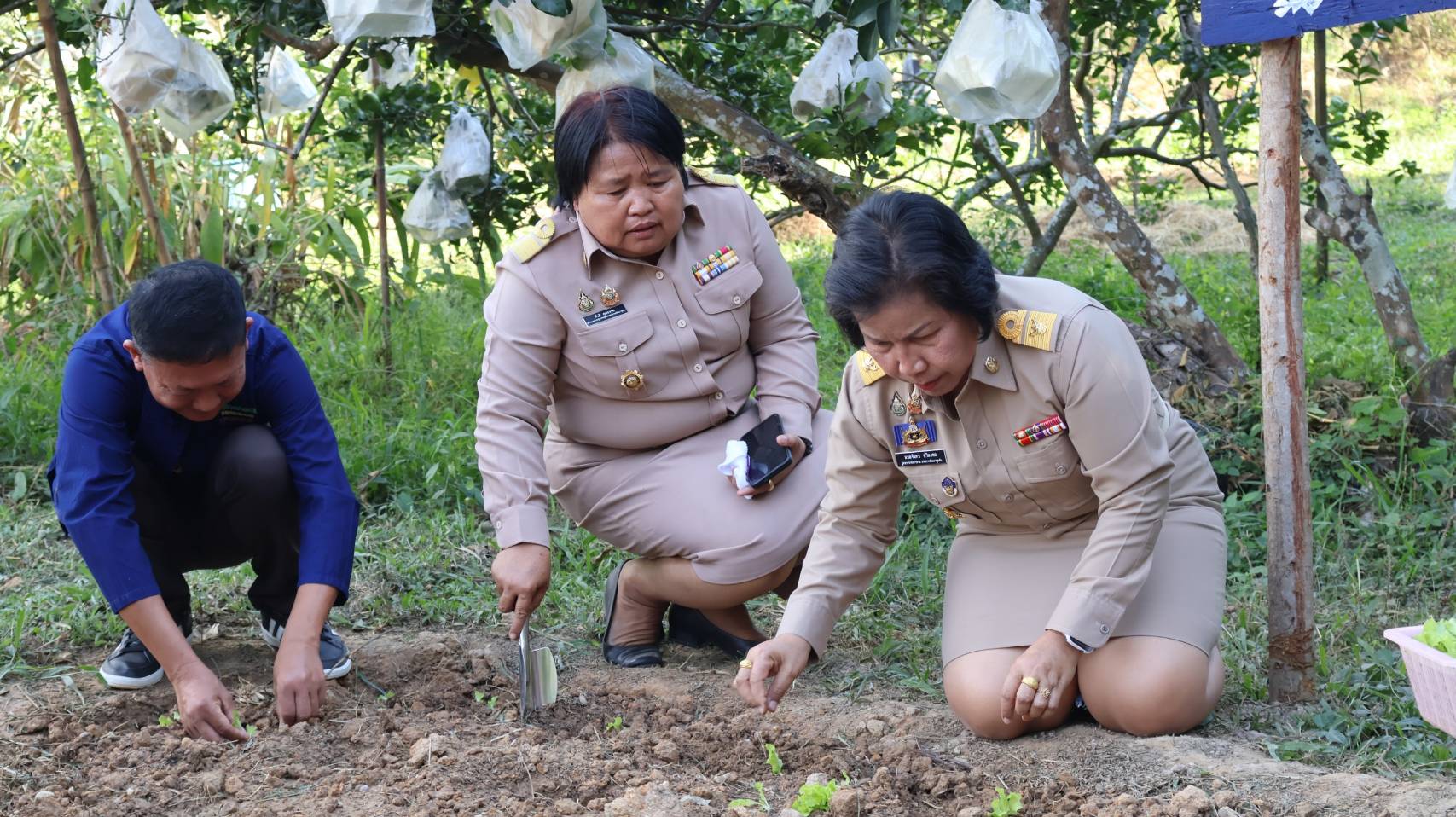 ผู้ตรวจราชการกรมการพัฒนาชุมชน นางนวลจันทร์ ศรีมงคล ปฏิบัติหน้าที่ผู้อำนวยการศูนย์ศึกษาและพัฒนาชุมชนอุบลราชธานี ลงพื้นที่ตรวจราชการมุ่งขับเคลื่อนพัฒนางานพัฒนาชุมชน ภายใต้ งาน งบ ระบบ คน อย่างมีประสิทธิภาพ พื้นที่จังหวัดนครพนม