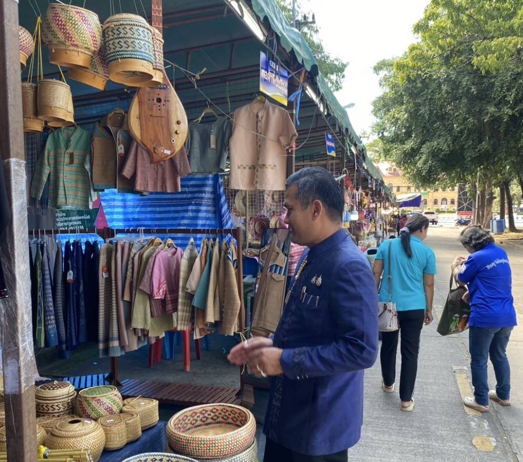 พช.นครพนม ร่วมจัดเเสดงเเละจำหน่ายสินค้า OTOP ในงานหอการค้าแฟร์ 2024 “Soft Power Nakhon Phanom”