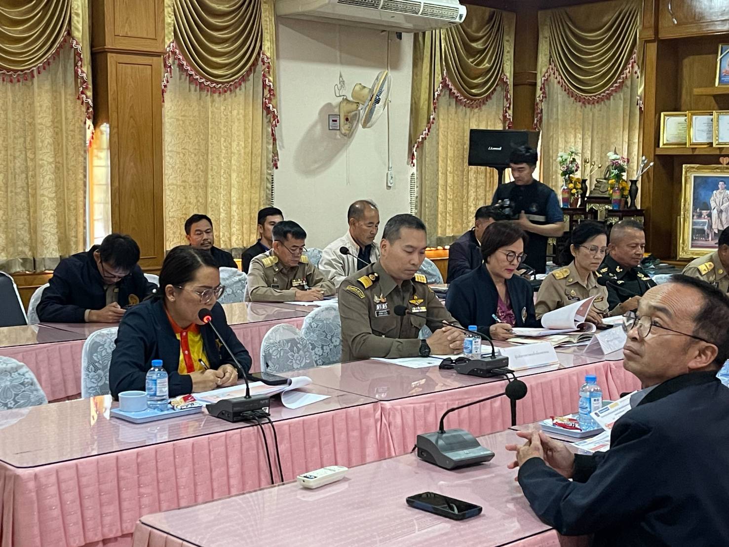 พช.นครพนม ร่วมประชุมติดตามความคืบหน้าปฏิบัติการแก้ไขปัญหาในพื้นที่จังหวัดนครพนม เพื่อทำให้ประชาชนมีความสุข