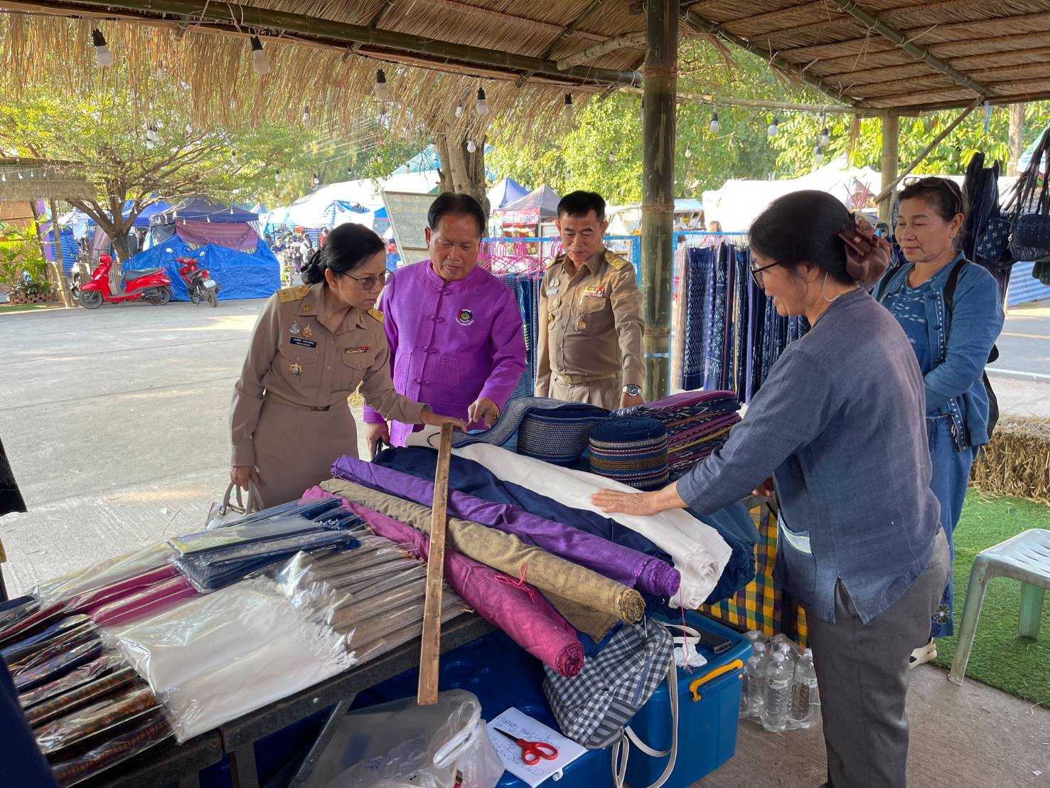 พจ.นครพนม คนใหม่ ลงพื้นที่พบปะ เยี่ยมเยียนให้กำลังใจและติดตามการขับเคลื่อนงานพัฒนาชุมชน พื้นที่อำเภอศรีสงคราม