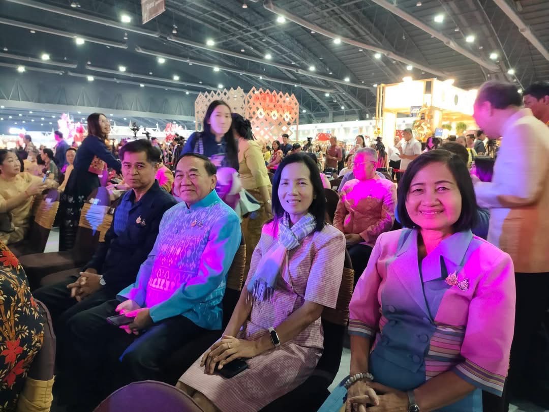 นครพนม ร่วมพิธีเปิดงาน OTOP CITY 2024 “Happy Market มอบความสุข ด้วยของขวัญล้ำค่า จากภูมิปัญญาไทย” สุดยิ่งใหญ่อลังการ