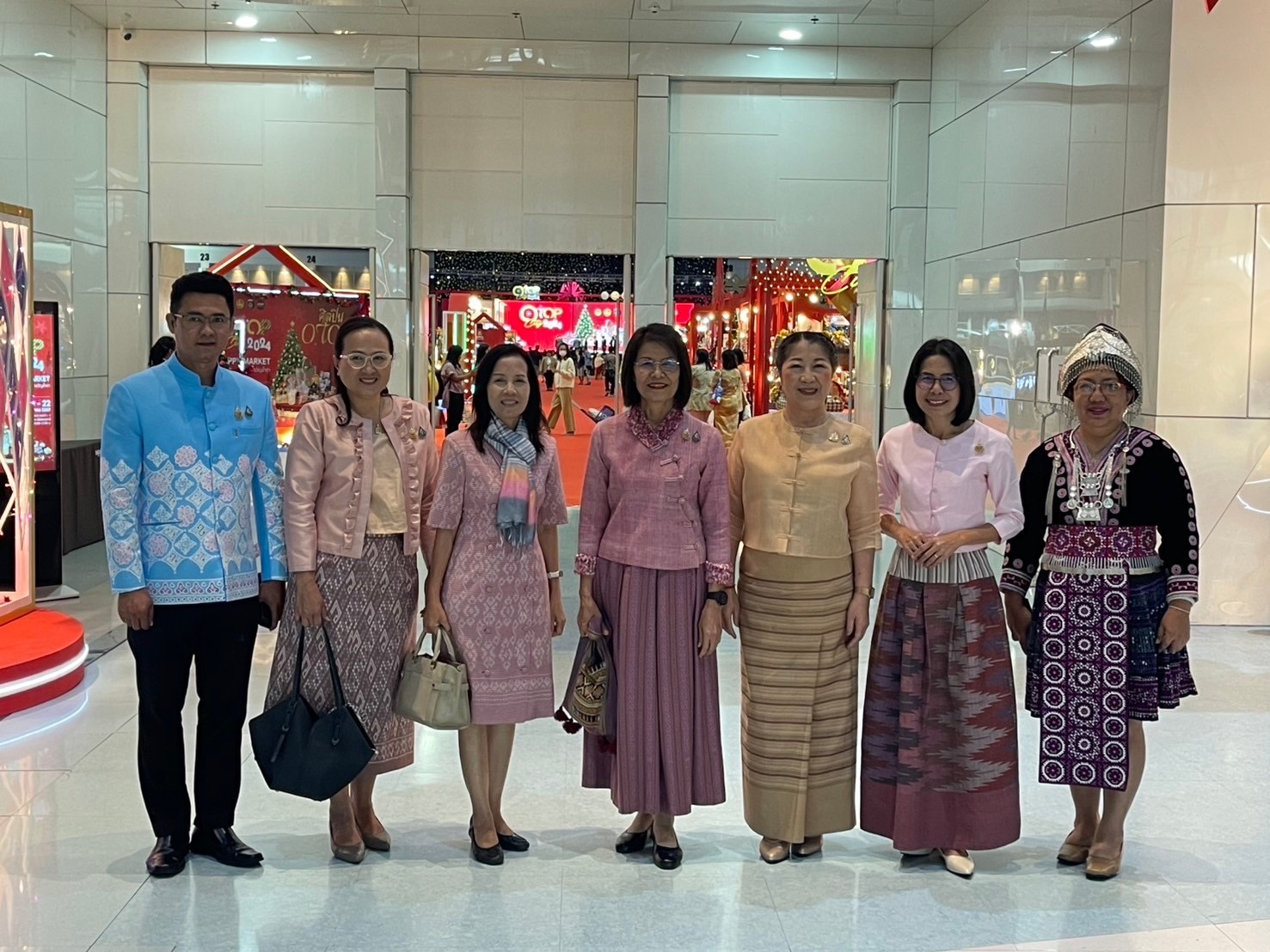 นครพนม ร่วมพิธีเปิดงาน OTOP CITY 2024 “Happy Market มอบความสุข ด้วยของขวัญล้ำค่า จากภูมิปัญญาไทย” สุดยิ่งใหญ่อลังการ