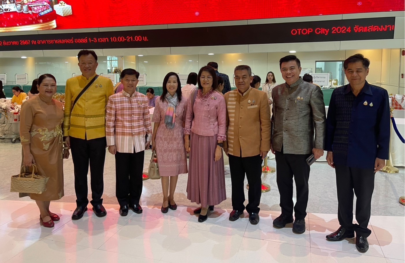 นครพนม ร่วมพิธีเปิดงาน OTOP CITY 2024 “Happy Market มอบความสุข ด้วยของขวัญล้ำค่า จากภูมิปัญญาไทย” สุดยิ่งใหญ่อลังการ