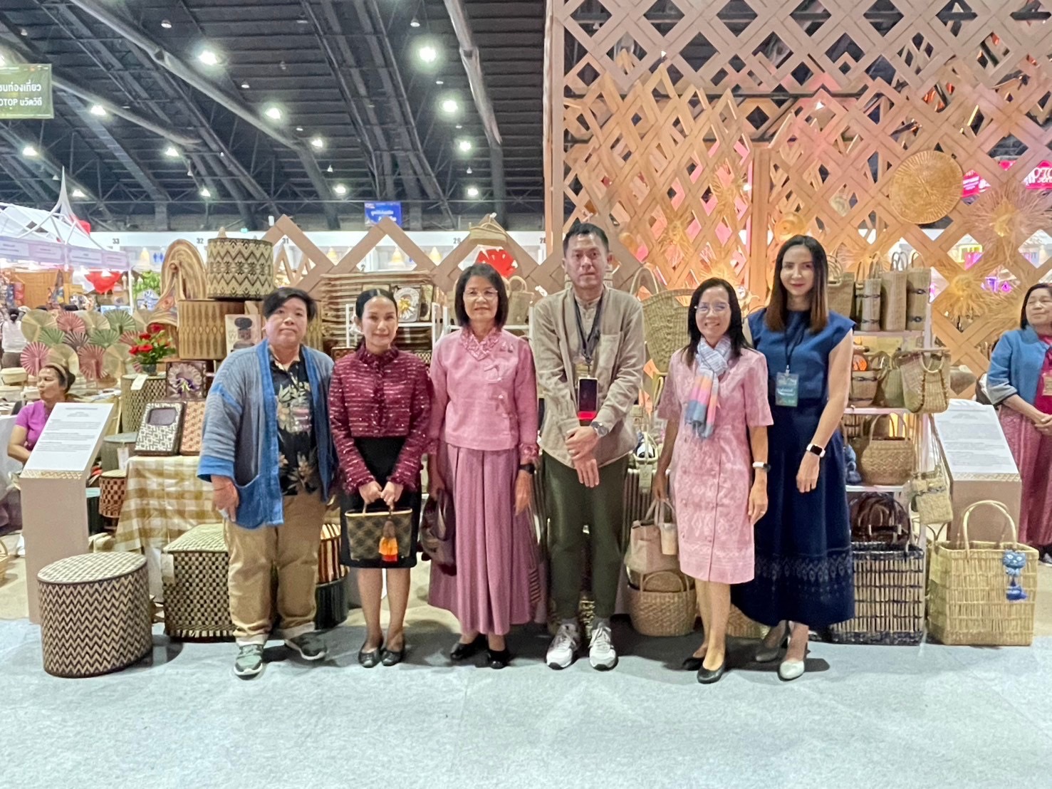 นครพนม ร่วมพิธีเปิดงาน OTOP CITY 2024 “Happy Market มอบความสุข ด้วยของขวัญล้ำค่า จากภูมิปัญญาไทย” สุดยิ่งใหญ่อลังการ