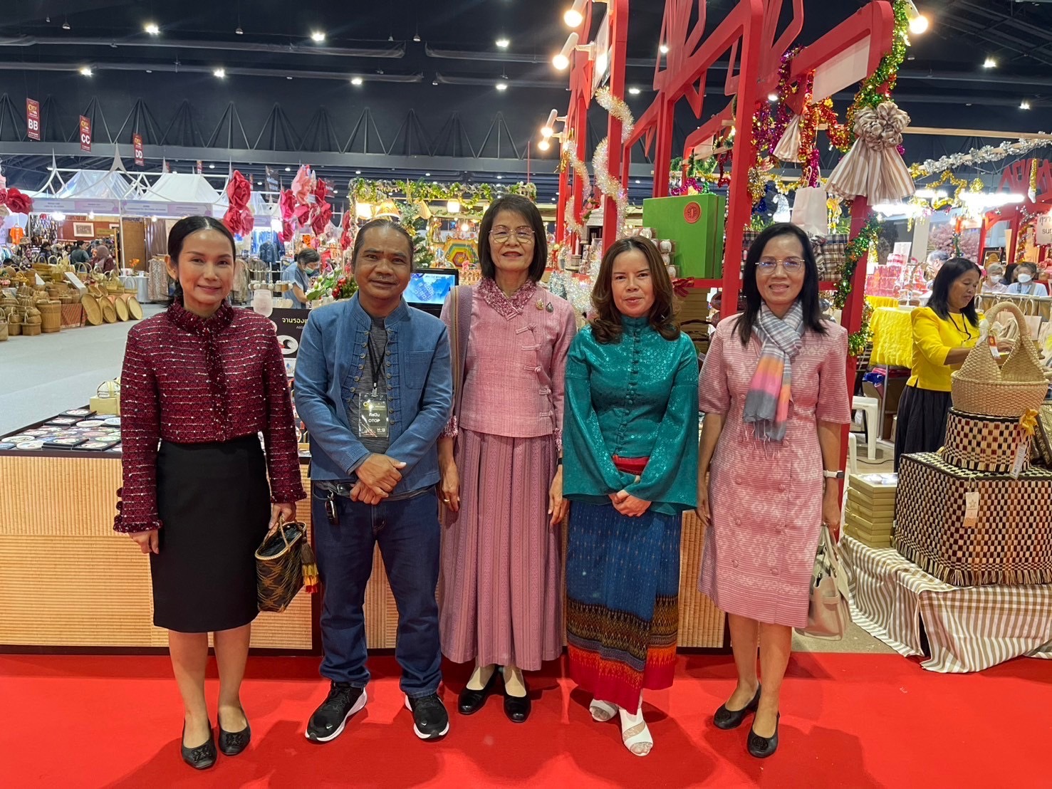 นครพนม ร่วมพิธีเปิดงาน OTOP CITY 2024 “Happy Market มอบความสุข ด้วยของขวัญล้ำค่า จากภูมิปัญญาไทย” สุดยิ่งใหญ่อลังการ