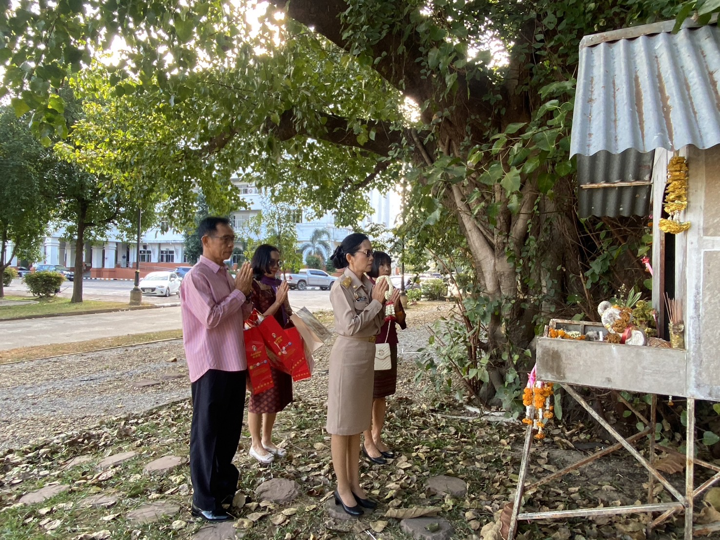 พจ.นครพนม คนใหม่ รายงานตัวเพื่อปฏิบัติราชการเป็นวันแรก ในโอกาสที่ได้รับแต่งตั้งให้ดำรงตำแหน่งพัฒนาการจังหวัดนครพนม