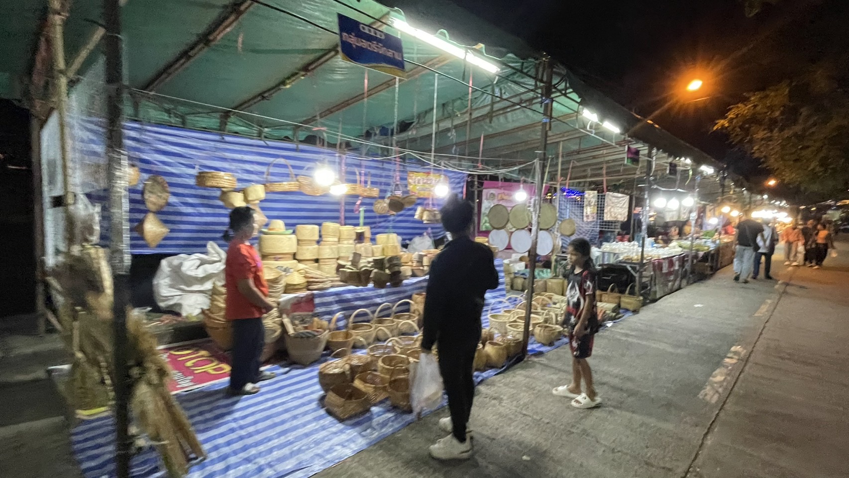 พช.นครพนม ร่วมจัดเเสดงเเละจำหน่ายสินค้า OTOP ในงานหอการค้าแฟร์ 2024 “Soft Power Nakhon Phanom”