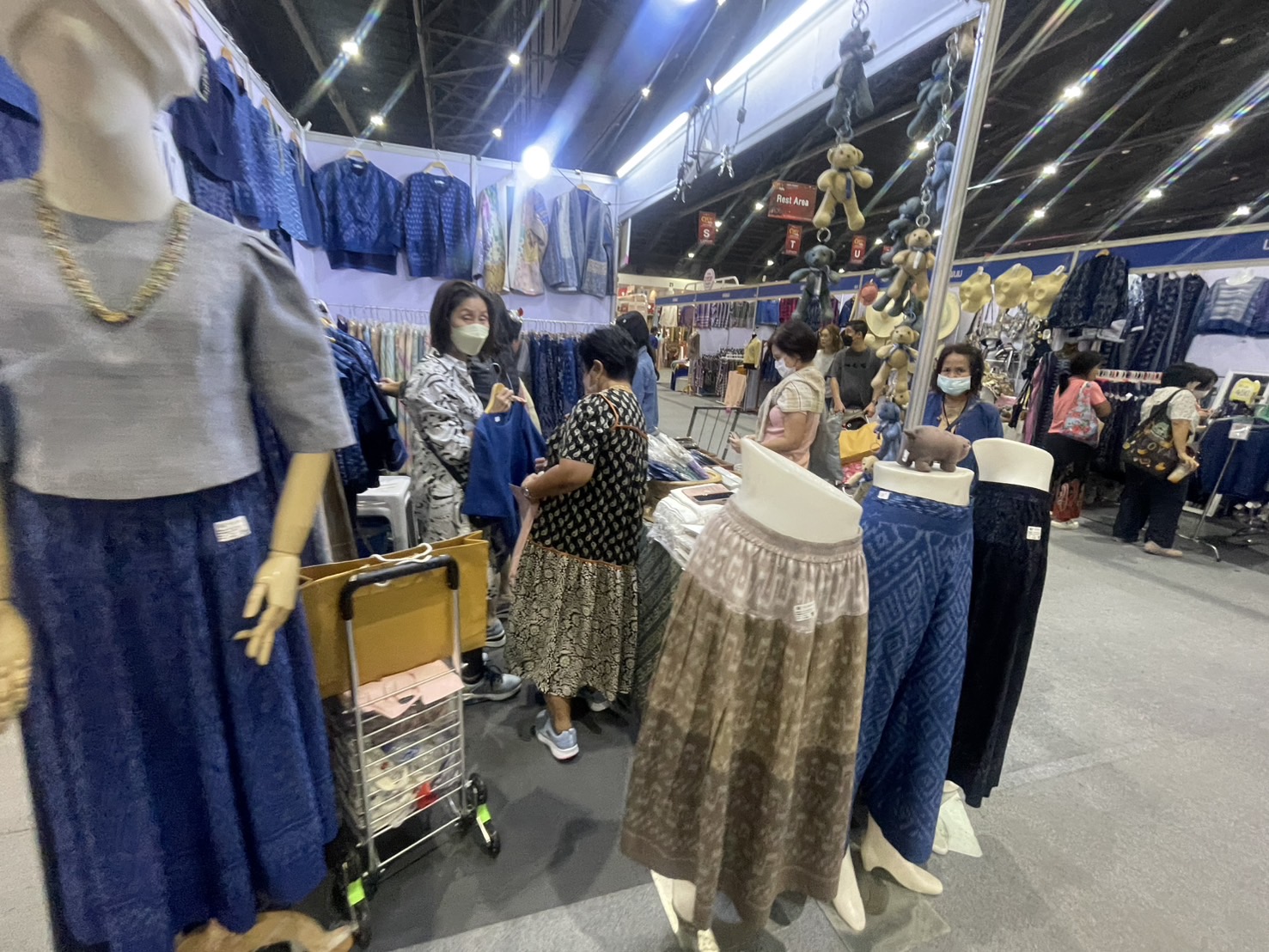 พช.นครพนม ร่วมจัดเเสดงเเละจำหน่ายสินค้า OTOP ในงาน OTOP CITY 2024