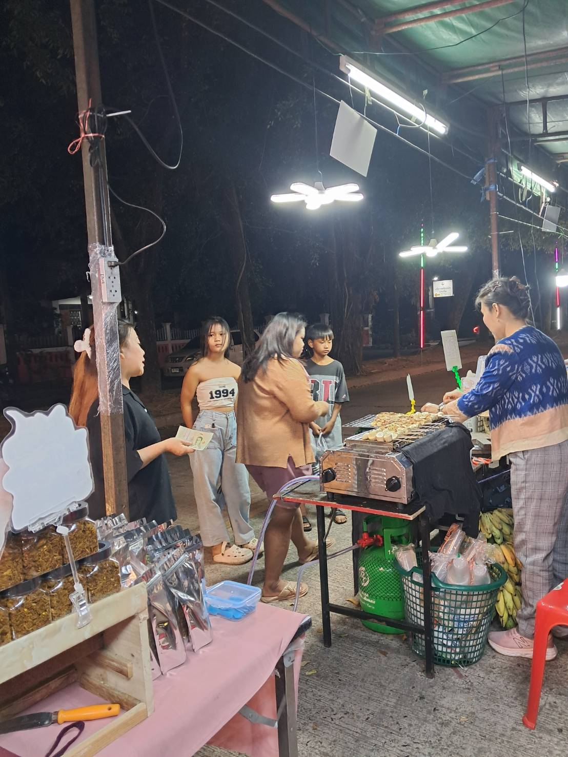 พช.นครพนม ร่วมจัดเเสดงเเละจำหน่ายสินค้า OTOP ในงานหอการค้าแฟร์ 2024 “Soft Power Nakhon Phanom”