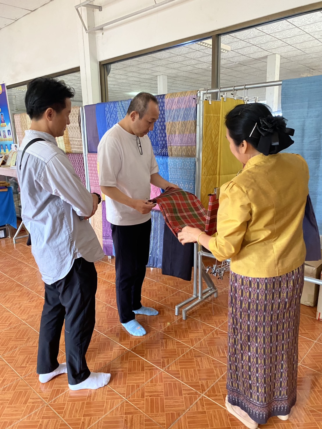พช.นครพนม ร่วมลงพื้นที่ติดตามโครงการสืบสานพระราชปณิธาน “นาหว้าโมเดล”