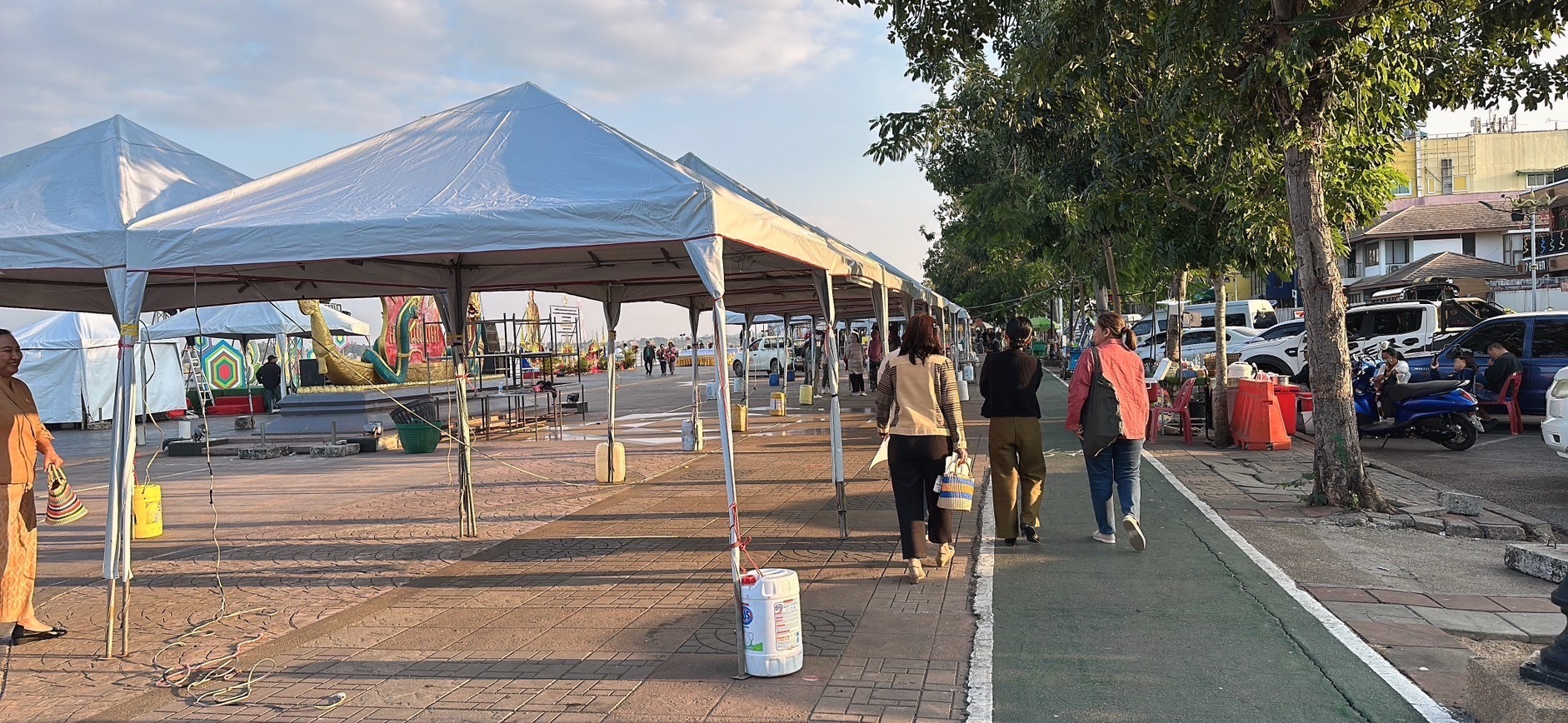 พช.นครพนม ติดตามการเตรียมความพร้อมการจัดสถานที่การจัดงานทดสอบตลาดของผู้รับจ้าง ตามโครงการพัฒนาผลิตภัณฑ์อาหารเพื่อสุขภาพด้วยนวัตกรรมอย่างครบวงจรภายใต้ BCG โมเดล