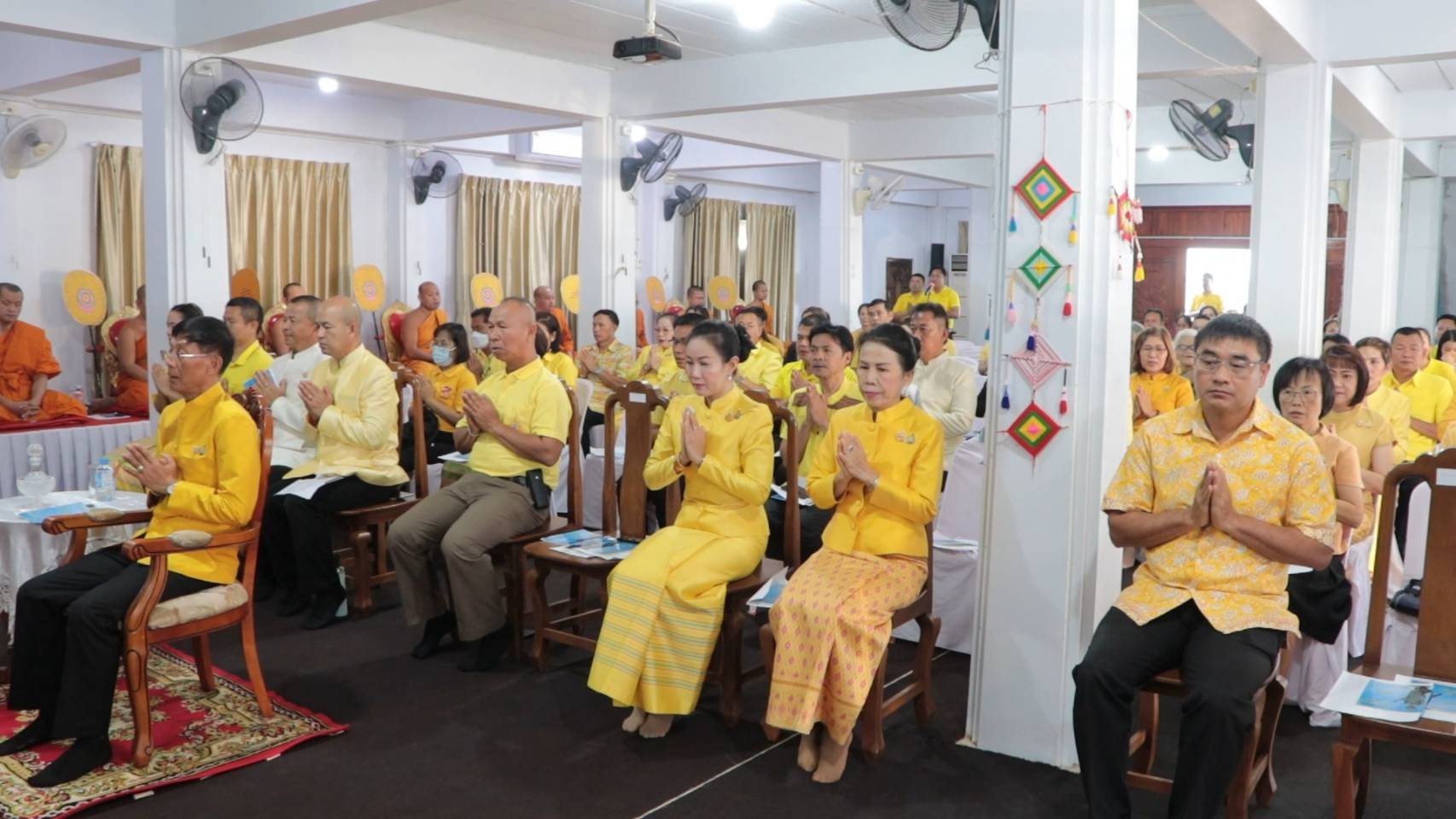 พช.นครพนม เข้าร่วมพิธีเจริญพระพุทธมนต์เฉลิมพระเกียรติถวายพระพรชัยมงคลแด่ พระบาทสมเด็จพระเจ้าอยู่หัว