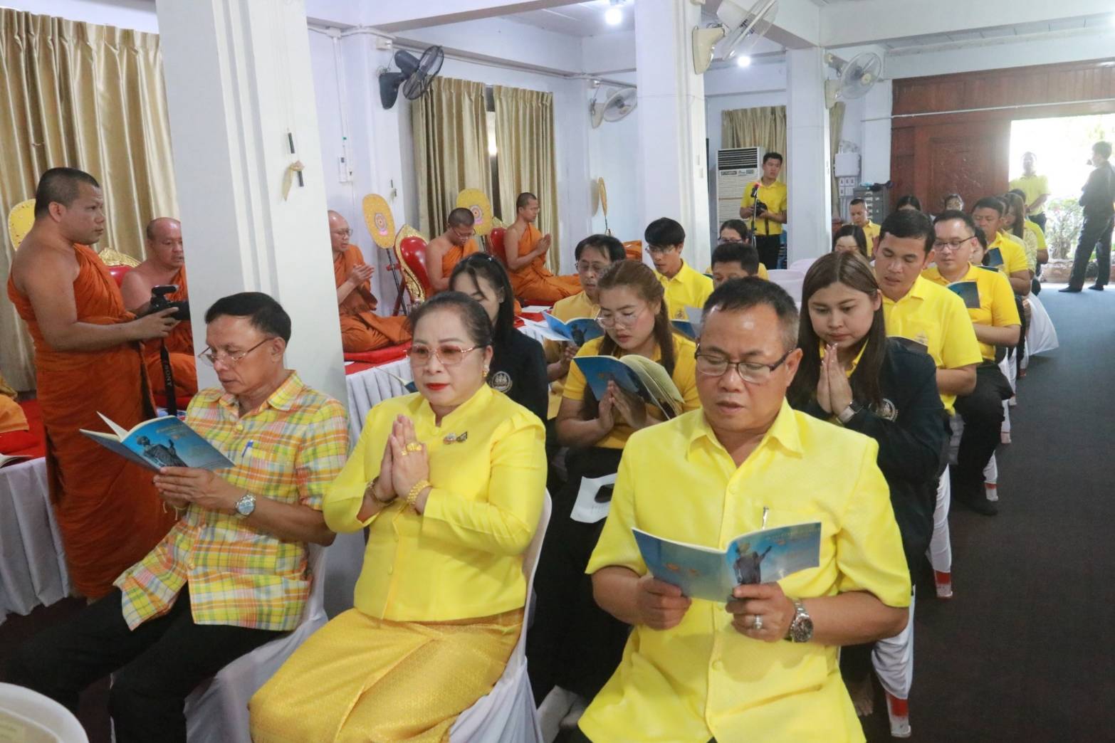 พช.นครพนม เข้าร่วมพิธีเจริญพระพุทธมนต์เฉลิมพระเกียรติถวายพระพรชัยมงคลแด่ พระบาทสมเด็จพระเจ้าอยู่หัว