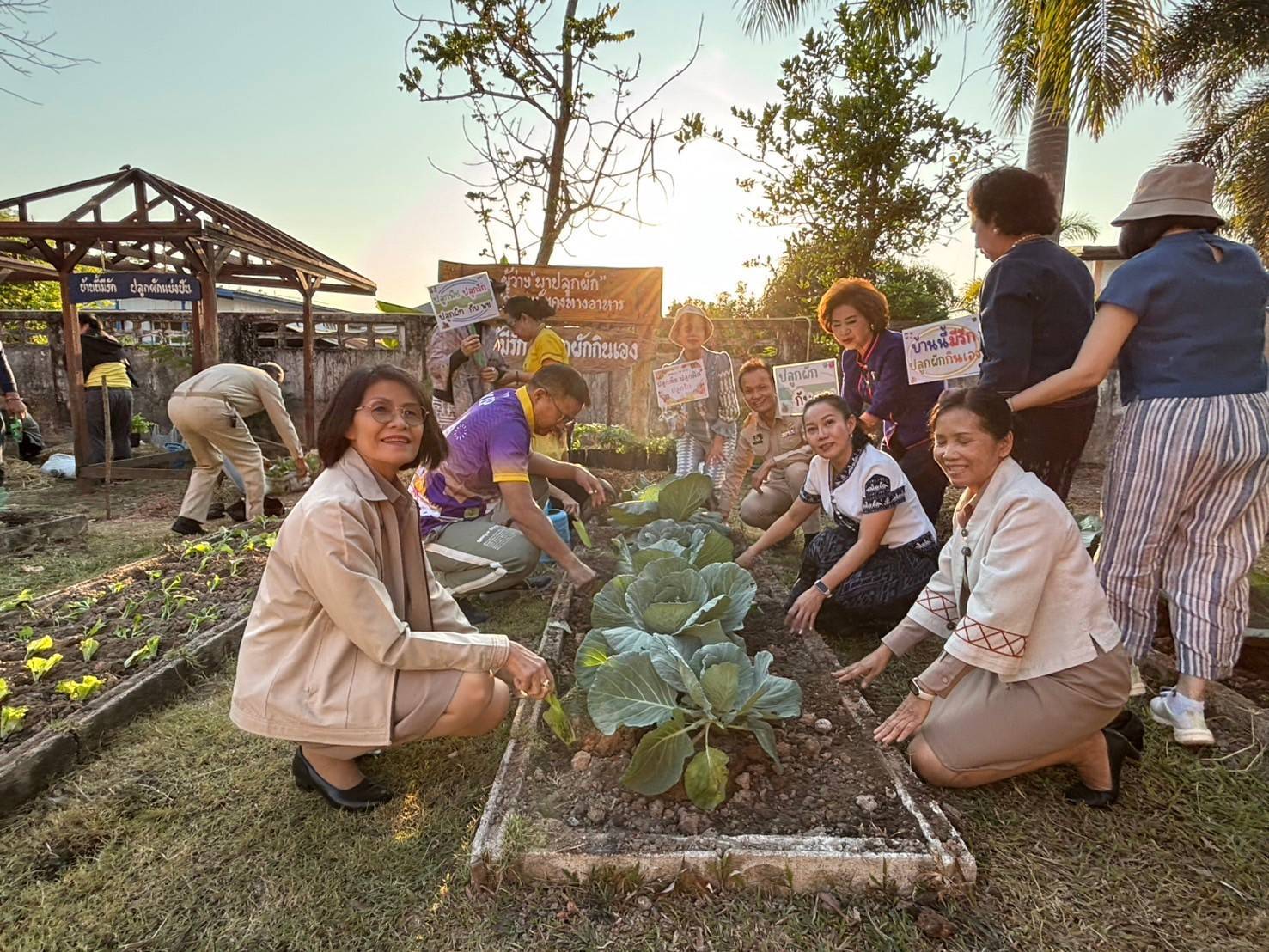 ผู้ว่าฯ นครพนม น้อมนำแนวพระราชดำริของสมเด็จพระกนิษฐาธิราชเจ้า กรมสมเด็จพระเทพรัตนราชสุดาฯ สยามบรมราชกุมารี สู่ปฏิบัติการปลูกผักสวนครัวเพื่อสร้างความมั่นคงทางอาหาร ประจำปีงบประมาณ พ.ศ. 2568 (THE CONCEPTS OF CHANGE FOR 5 G) “ปรับเปลี่ยนดี ชีวีมีสุข”