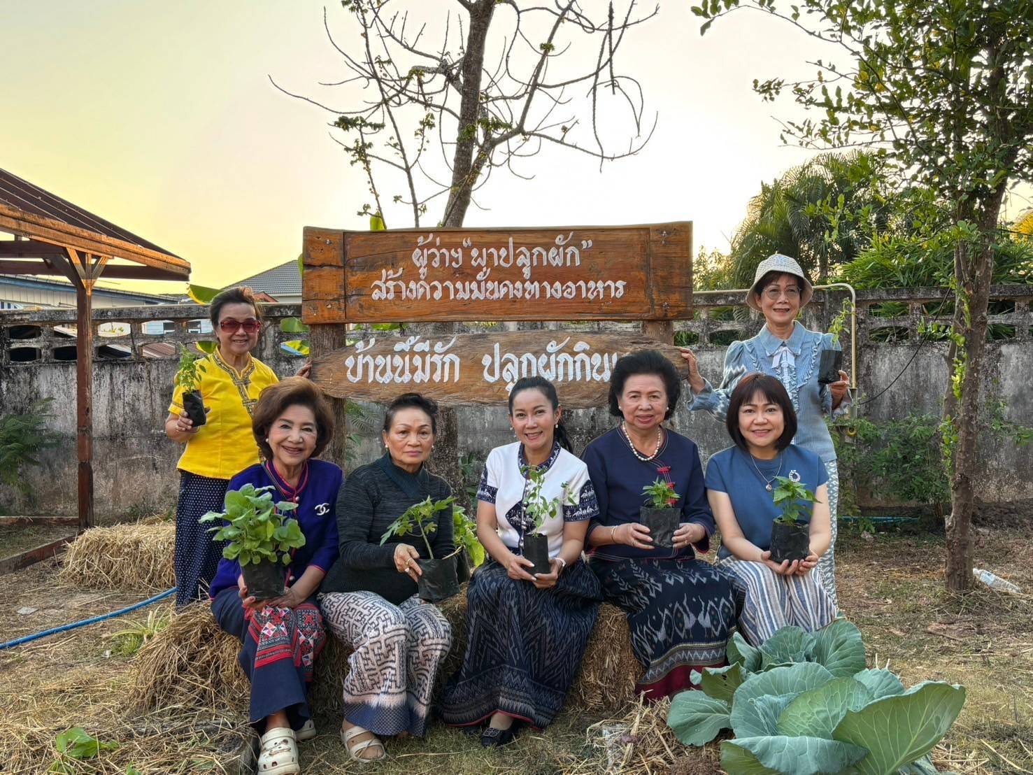 ผู้ว่าฯ นครพนม น้อมนำแนวพระราชดำริของสมเด็จพระกนิษฐาธิราชเจ้า กรมสมเด็จพระเทพรัตนราชสุดาฯ สยามบรมราชกุมารี สู่ปฏิบัติการปลูกผักสวนครัวเพื่อสร้างความมั่นคงทางอาหาร ประจำปีงบประมาณ พ.ศ. 2568 (THE CONCEPTS OF CHANGE FOR 5 G) “ปรับเปลี่ยนดี ชีวีมีสุข”